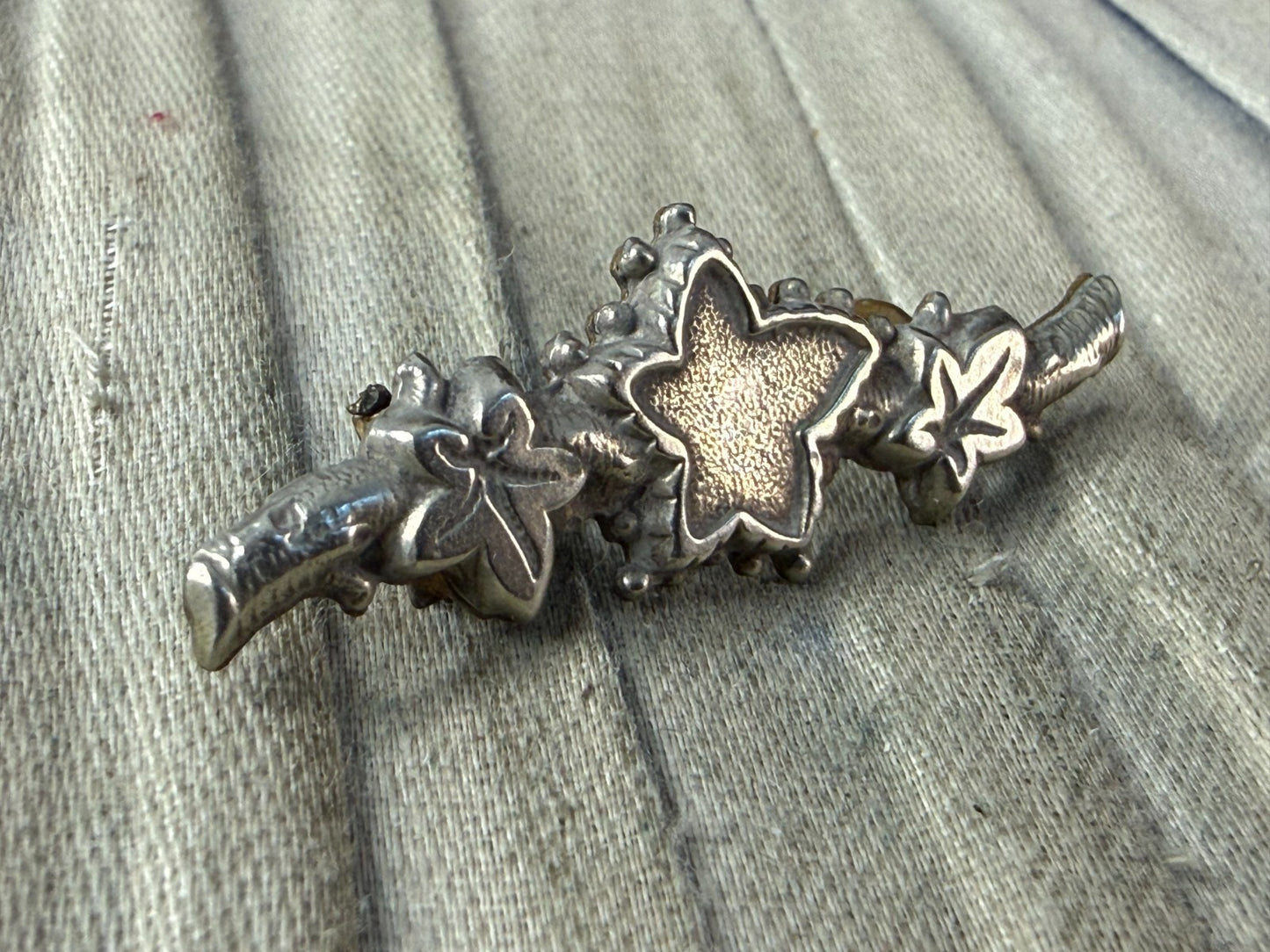 Antique Ivy Leaf Bar Brooch Silver Tone Pin Floral Natural Victorian C Clasp