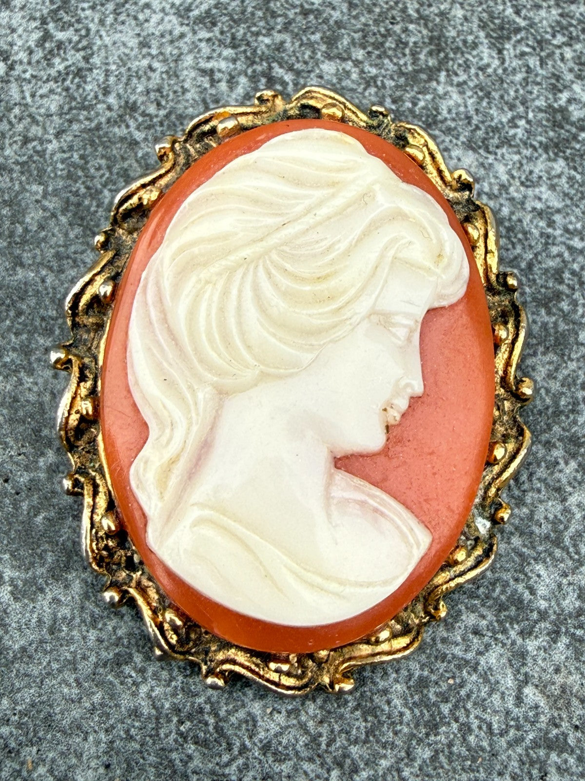 Vintage Cameo Brooch Gold Tone Pin Portrait Lady Woman Plastic Resin