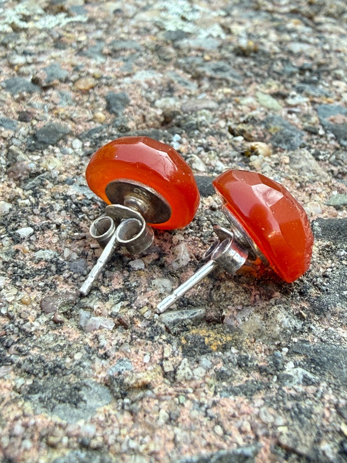 Indian Carnelian Sterling Silver Earrings TGGC Round Faceted Stud 925