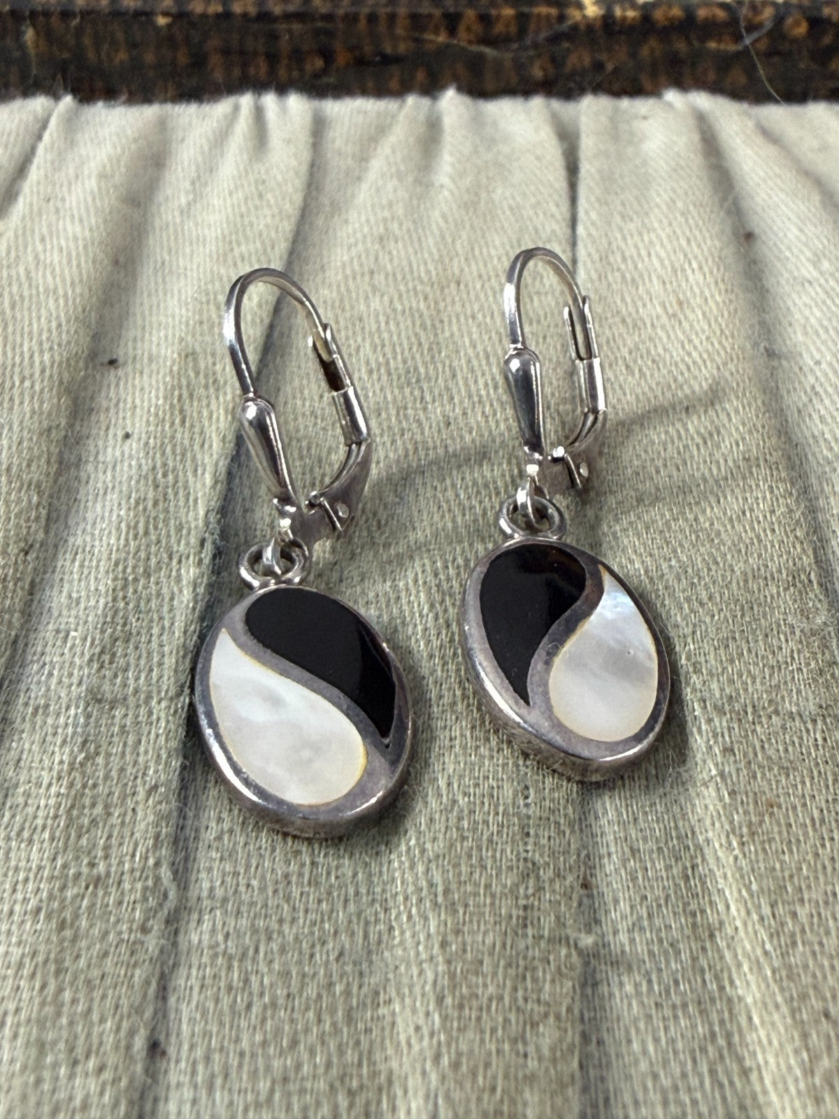 Sterling Silver 925 Black Onyx Mother of Pearl Yin Yang Drop Earrings Leverback
