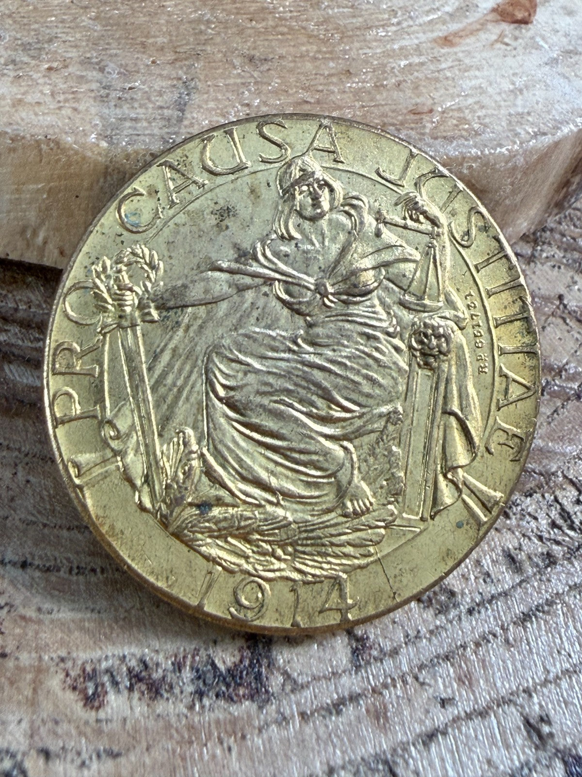 Antique WWI 1914 Pro Causa Justitiae Medal Allied Leaders Commemorative Gilt