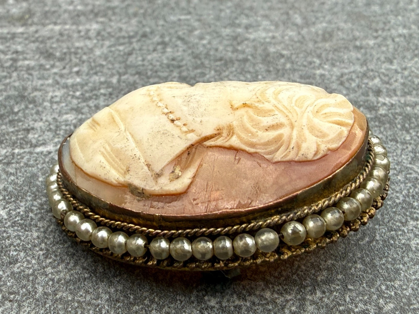 Vintage Gold Tone Shell Cameo Brooch Pin Lady Portrait Faux Seed Pearl Trim
