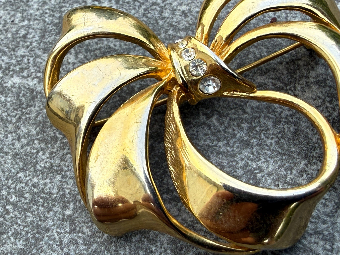Vintage Bow Brooch Gold Tone Pin Ribbon Rhinestone Sparkly Shiny 20th Century