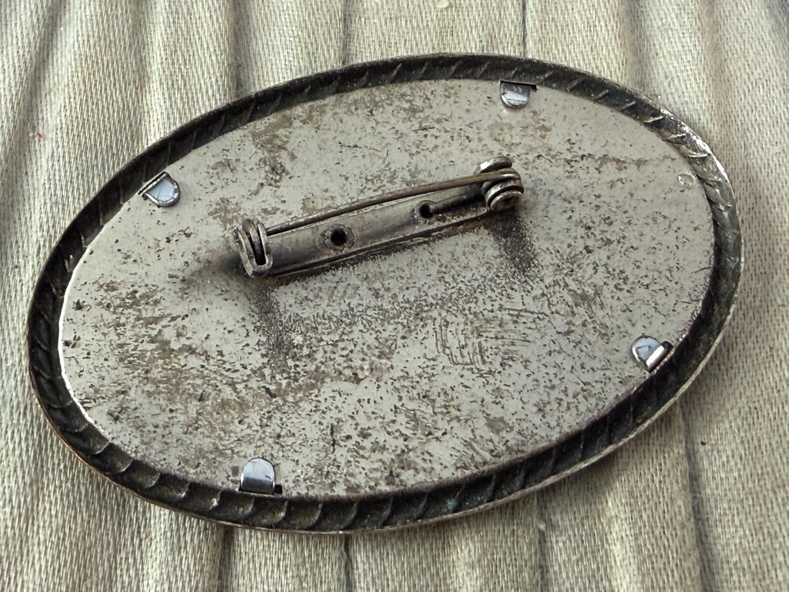 Vintage Embroidered Heather Brooch Silver Tone Oval Rope Border Floral Pin