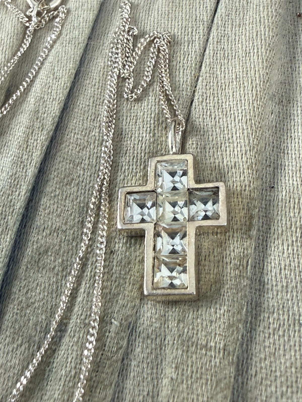 Sterling Silver 925 Cross Pendant Clear Glass Stone Set Necklace 40cm Curb Chain