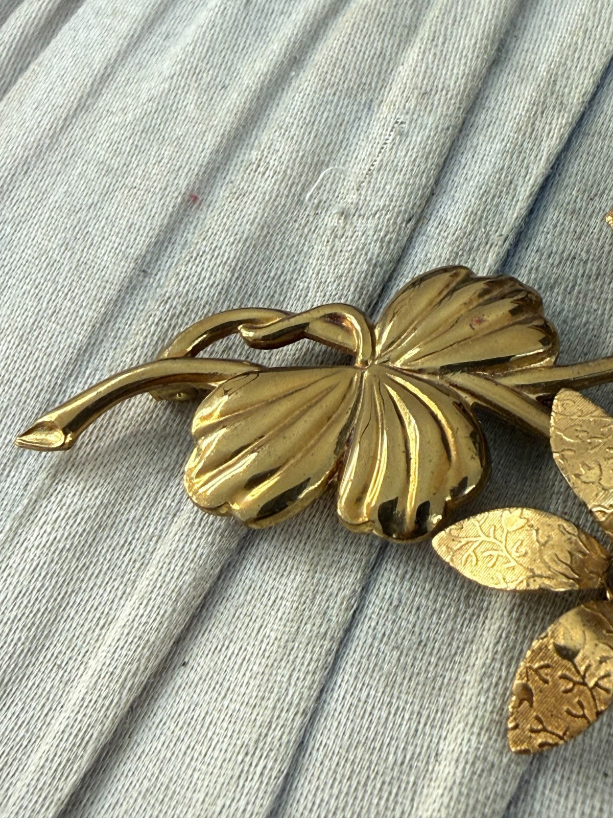 Vintage Gold Tone Double Daisy Spray Brooch Clear Rhinestone Floral Mid Century