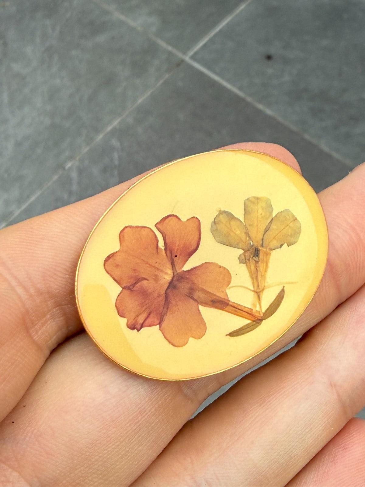 Vintage Pressed Flowers Brooch Gold Tone Oval Pin Dried Botanical Floral Natural