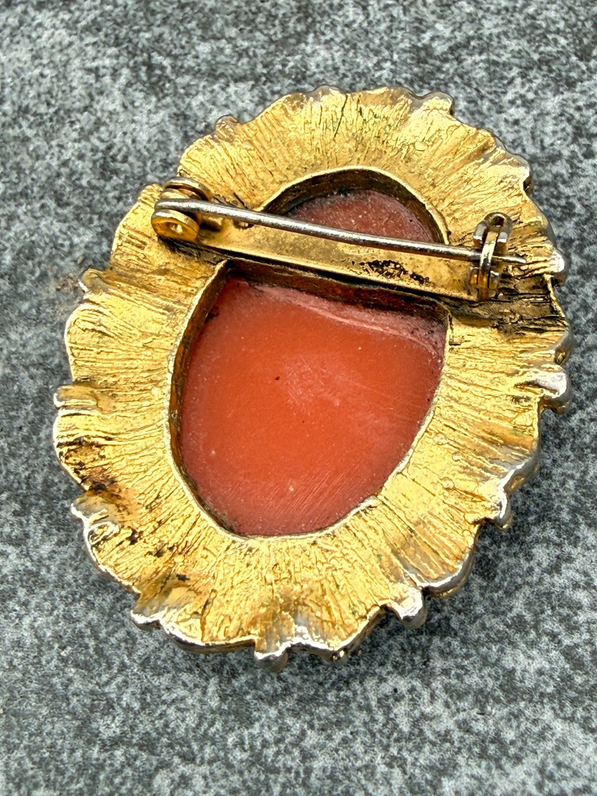 Vintage Cameo Brooch Gold Tone Pin Portrait Lady Woman Plastic Resin