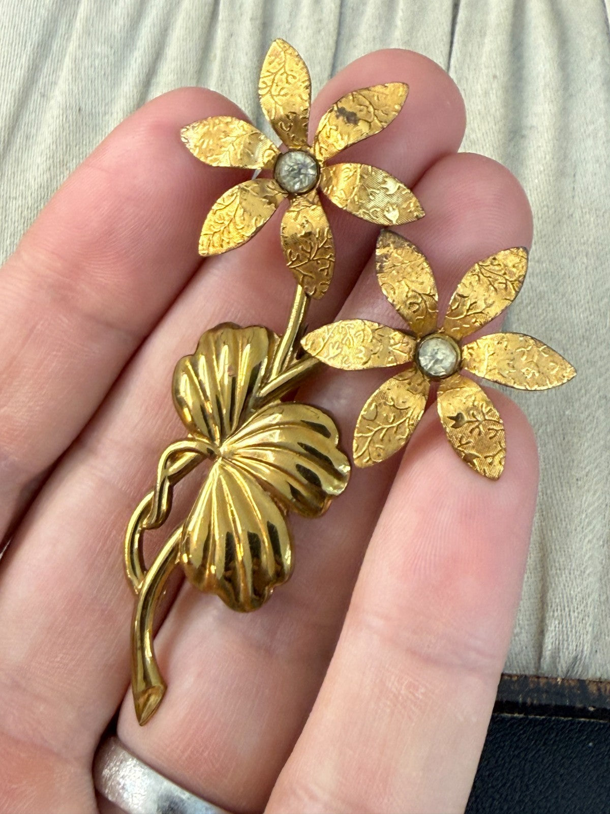 Vintage Gold Tone Double Daisy Spray Brooch Clear Rhinestone Floral Mid Century
