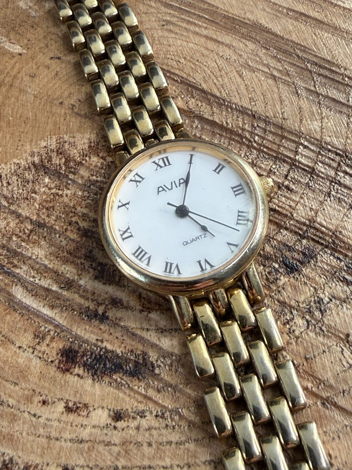 Vintage Avia Ladies Quartz Watch Gold Tone White Roman Numeral Dial Swiss Ebauch