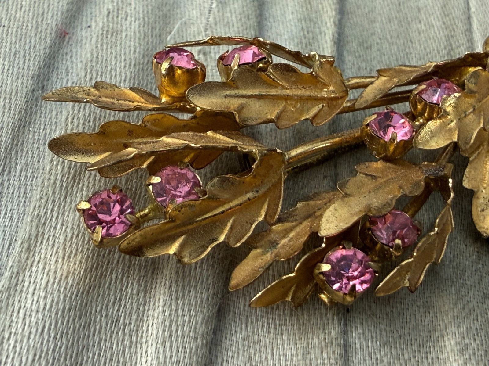 Vintage Gold Tone Leaf Spray Brooch Pink Rhinestone Floral Bouquet Pin 1950s