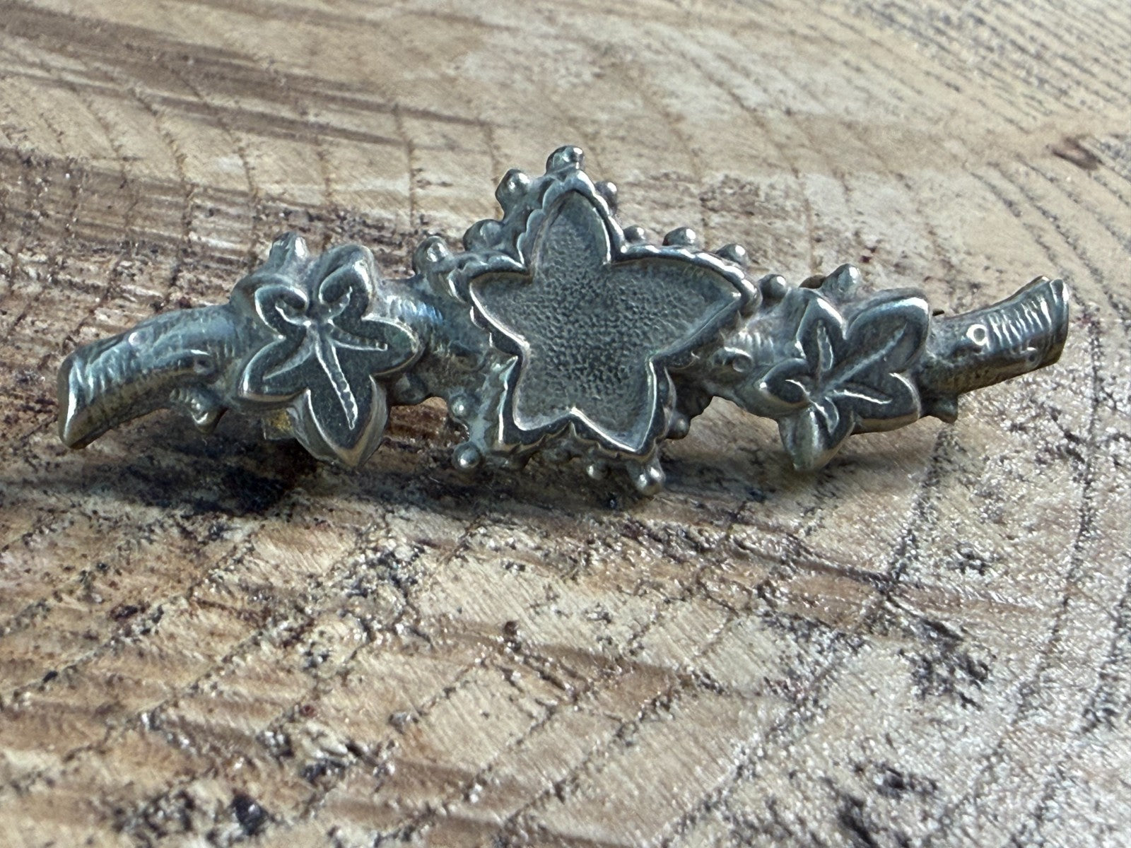 Antique Ivy Leaf Bar Brooch Silver Tone Pin Floral Natural Victorian C Clasp
