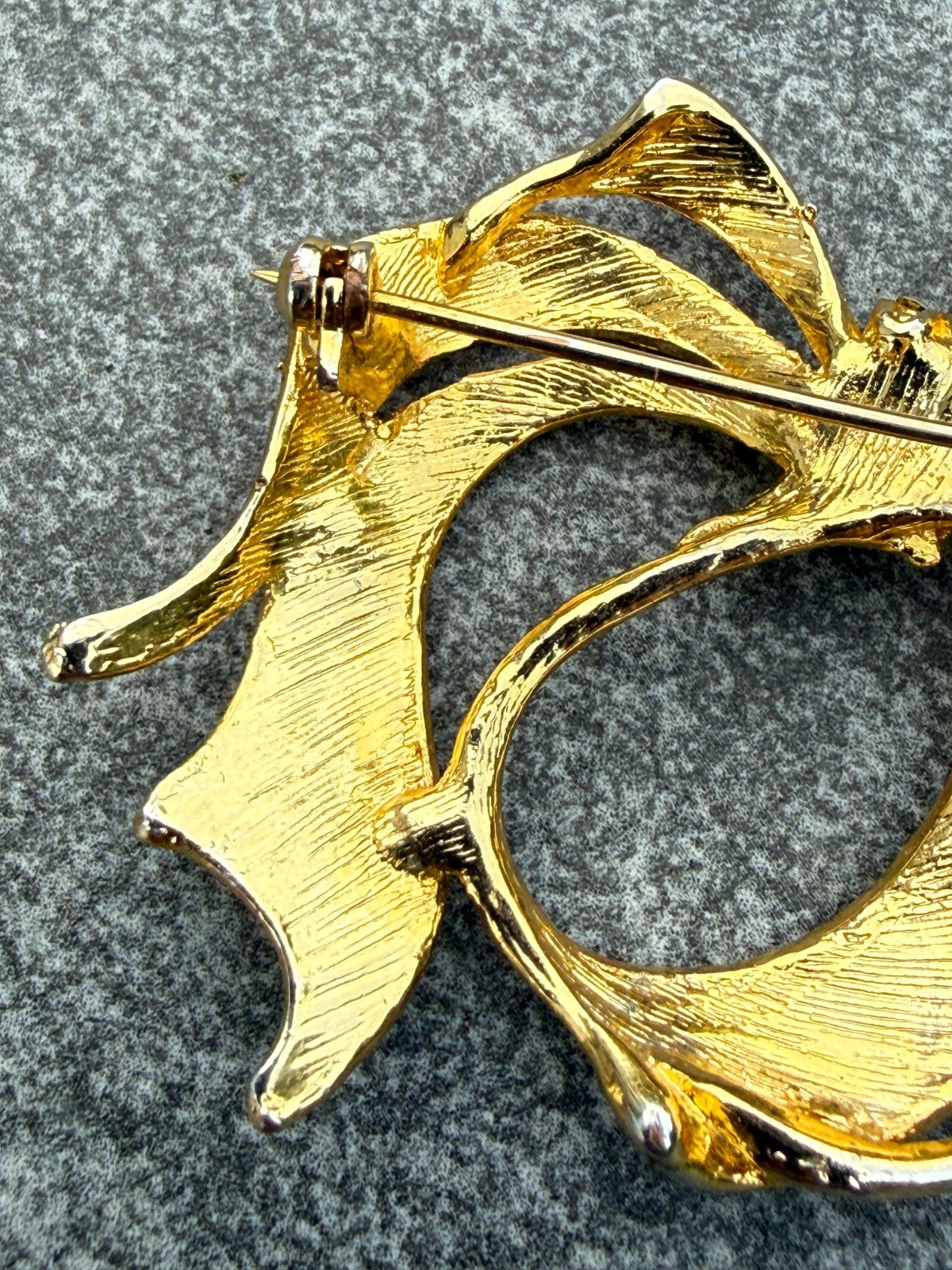 Vintage Bow Brooch Gold Tone Pin Ribbon Rhinestone Sparkly Shiny 20th Century