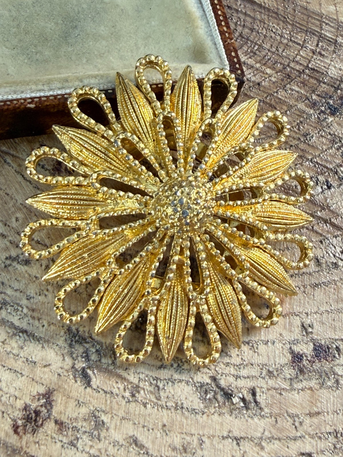 Vintage Scarf Clip 1960s Gold Tone Starburst Floral Daisy Textured