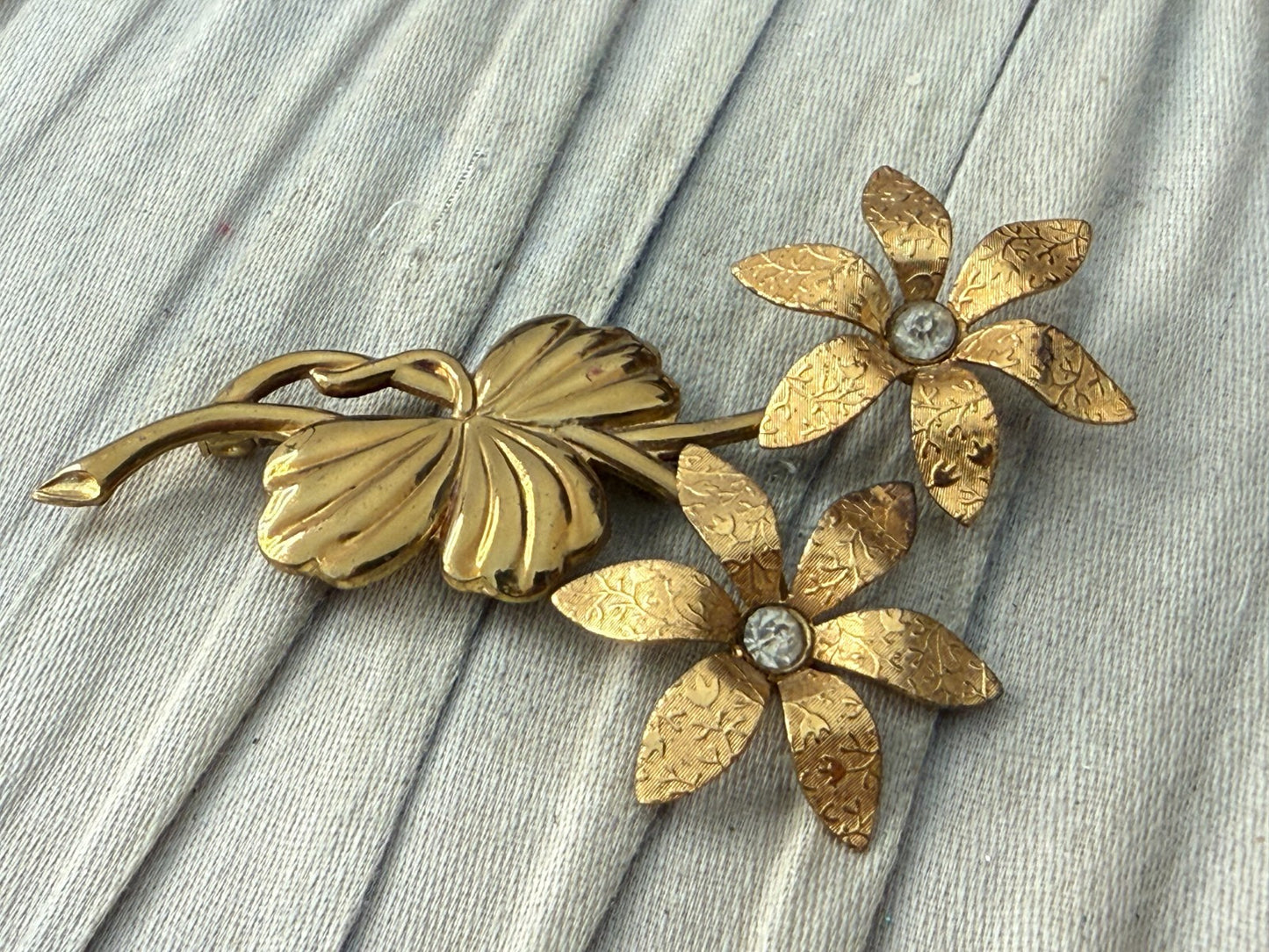 Vintage Gold Tone Double Daisy Spray Brooch Clear Rhinestone Floral Mid Century