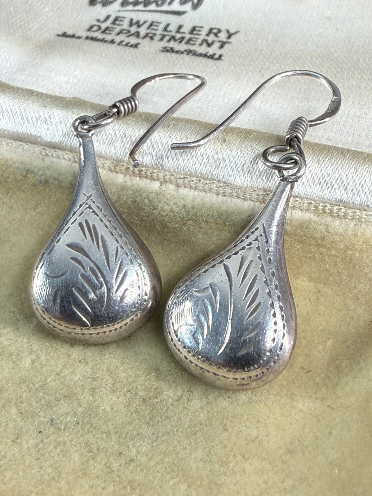 Vintage Sterling Silver 925 Puffed Teardrop Drop Earrings Engraved Foliate