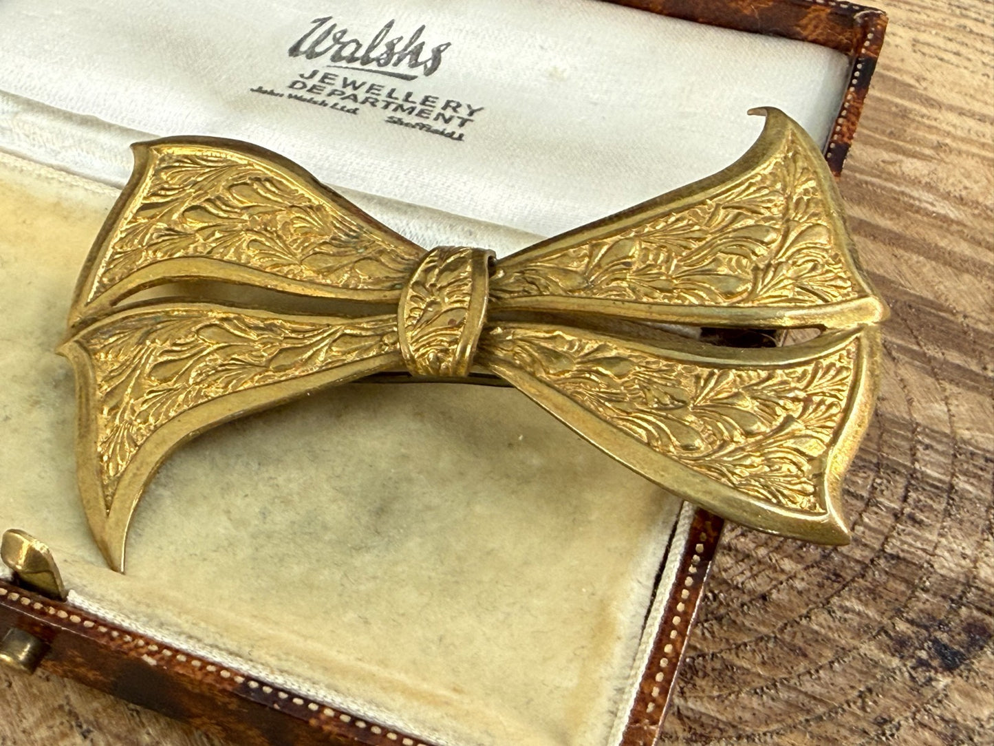 Antique Edwardian Bow Brooch Art Deco Gold Tone Engraved Foliate Acanthus Large