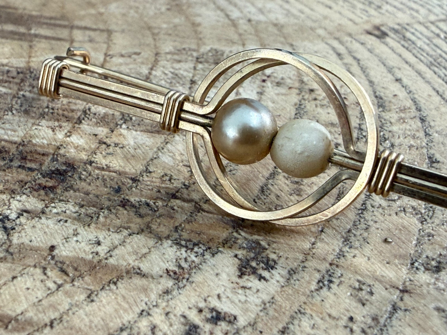 Antique Art Deco Gilt Bar Brooch Twin Pearl Cage Wirework Lapel Gold Tone Pin