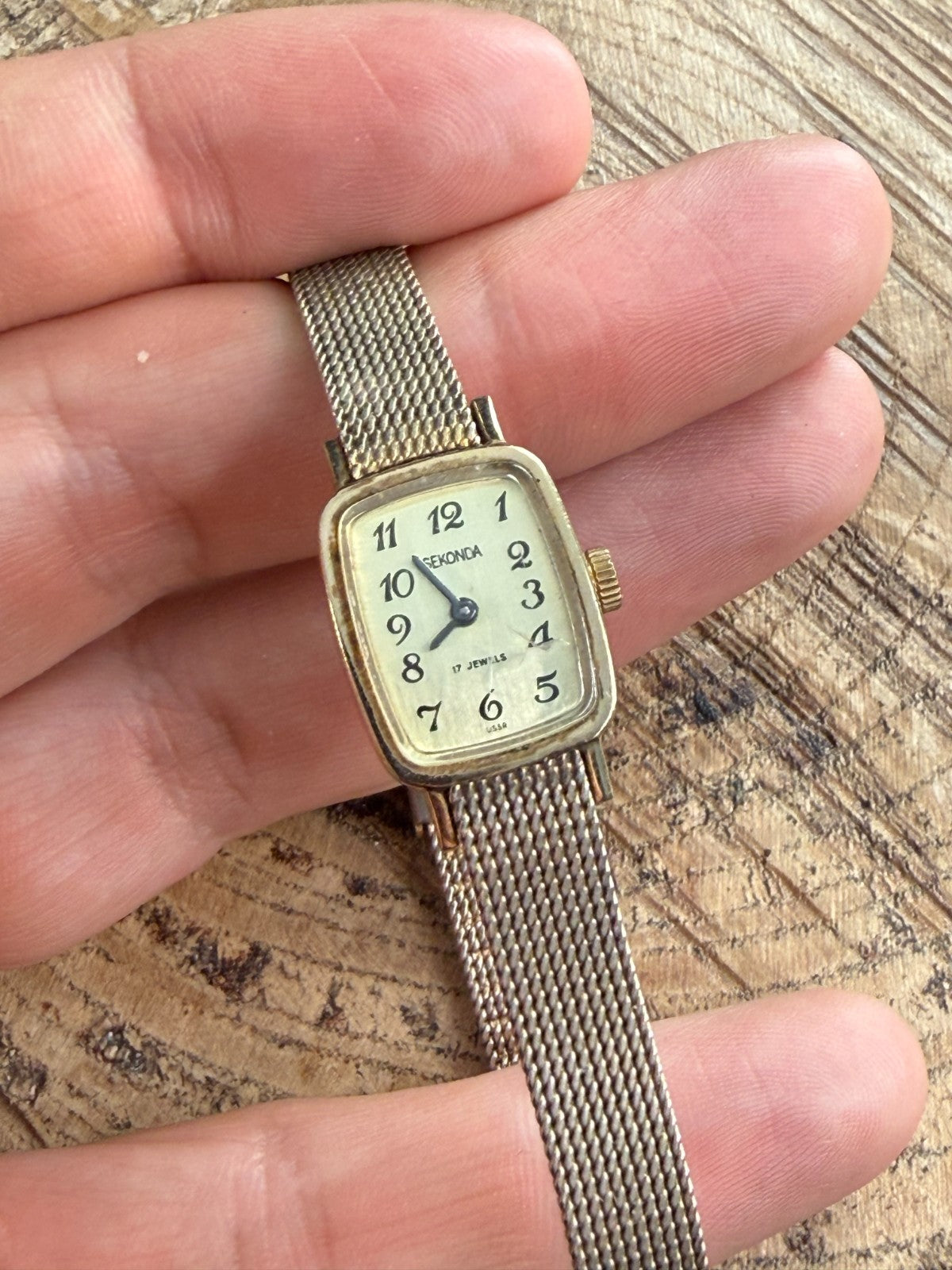 Vintage Sekonda Ladies Watch 17 Jewel Mechanical Gold Tone Mesh Strap - Working
