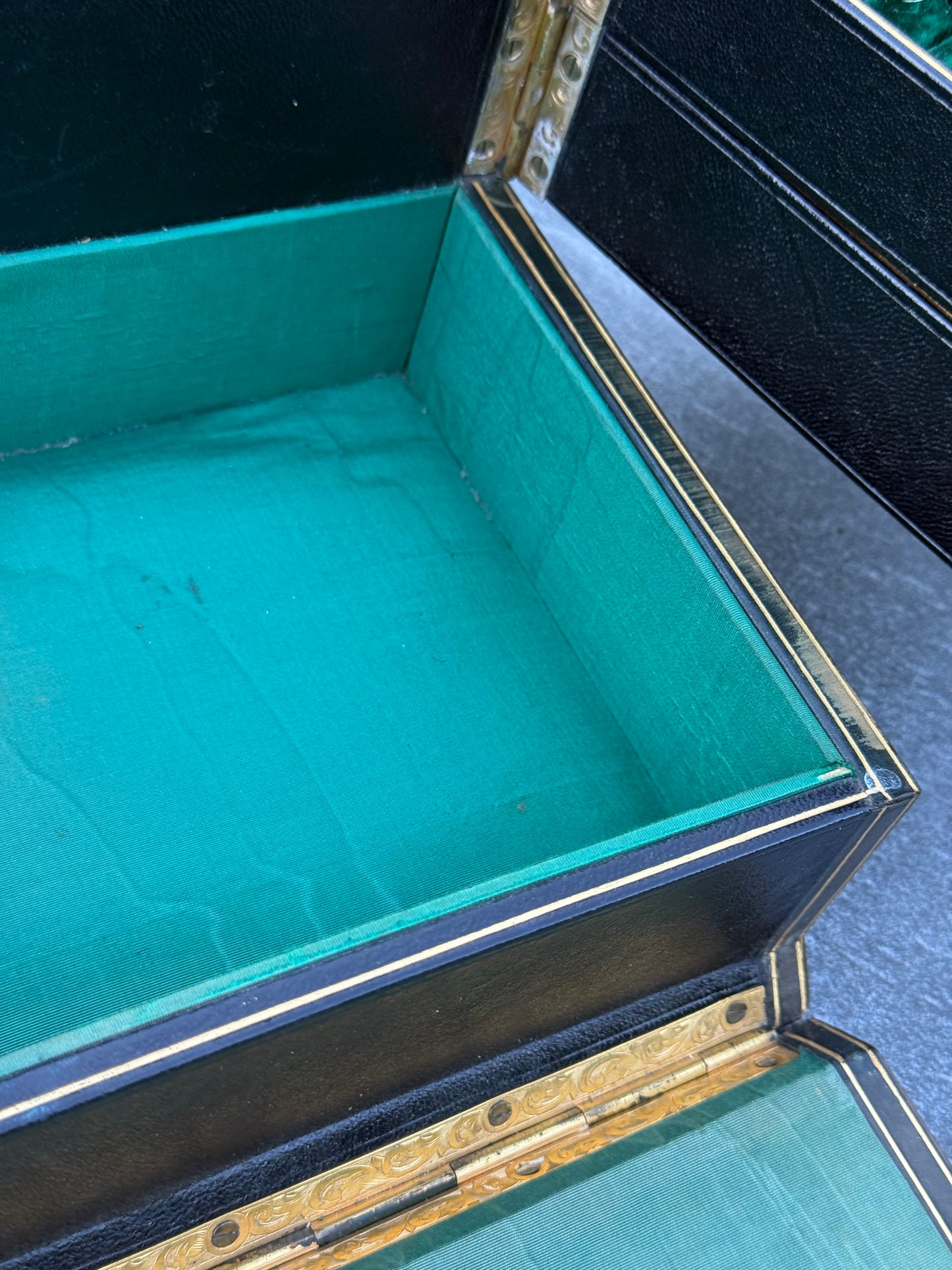 Large Victorian Green Velvet Travelling Jewellery Box