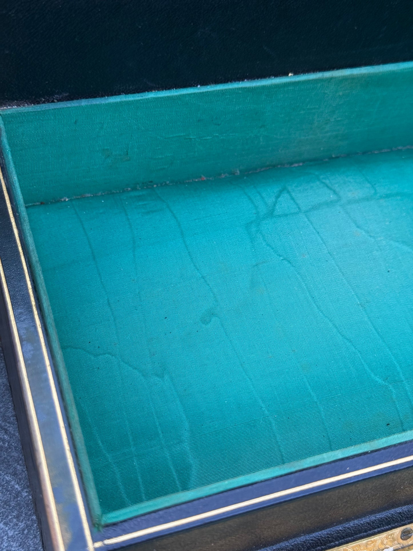 Large Victorian Green Velvet Travelling Jewellery Box