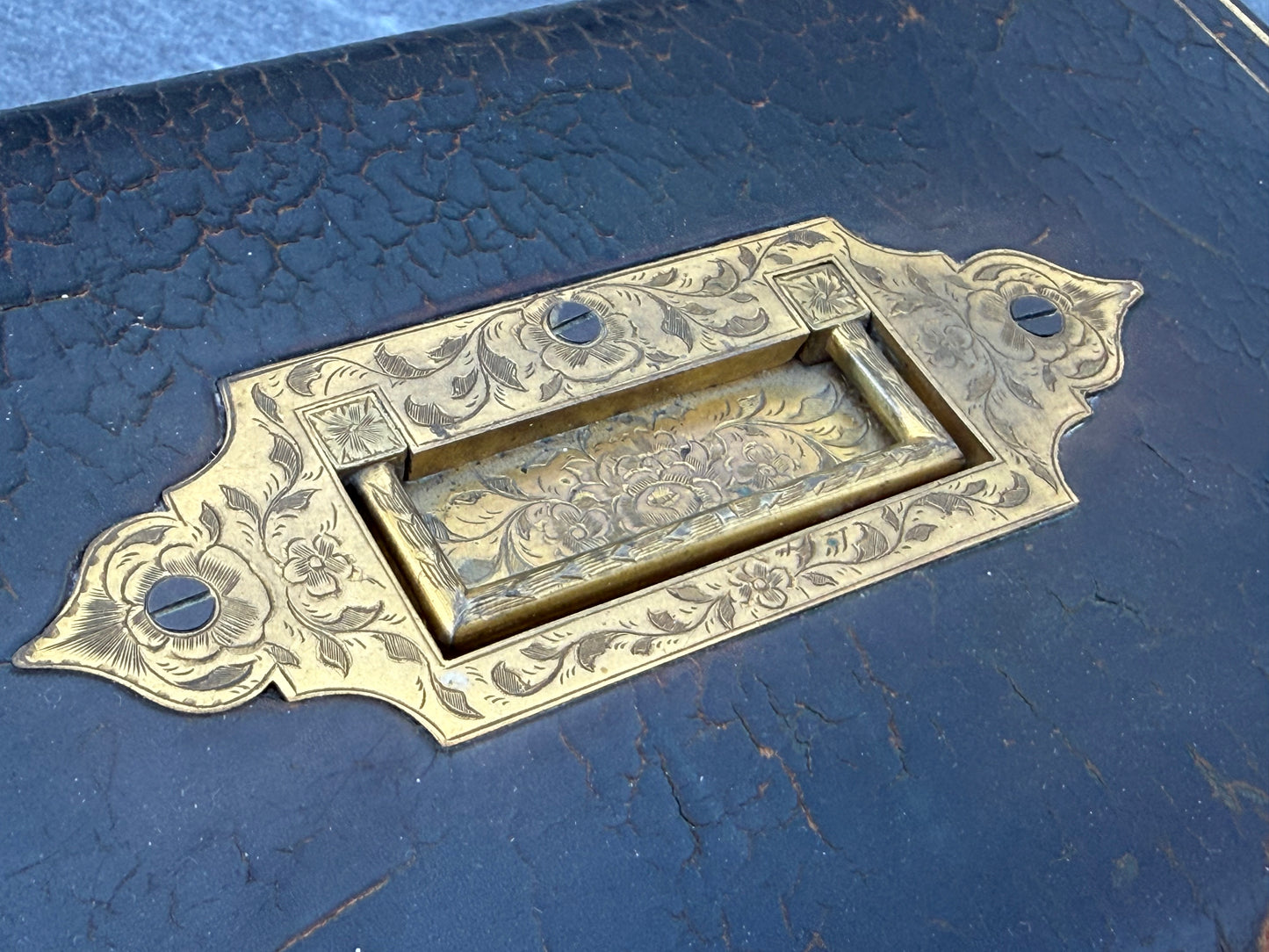 Large Victorian Green Velvet Travelling Jewellery Box