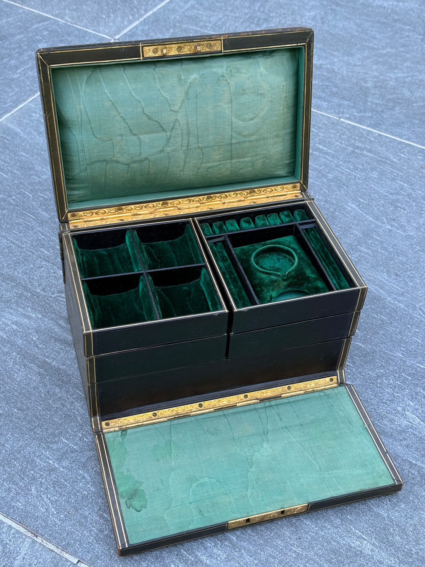Large Victorian Green Velvet Travelling Jewellery Box
