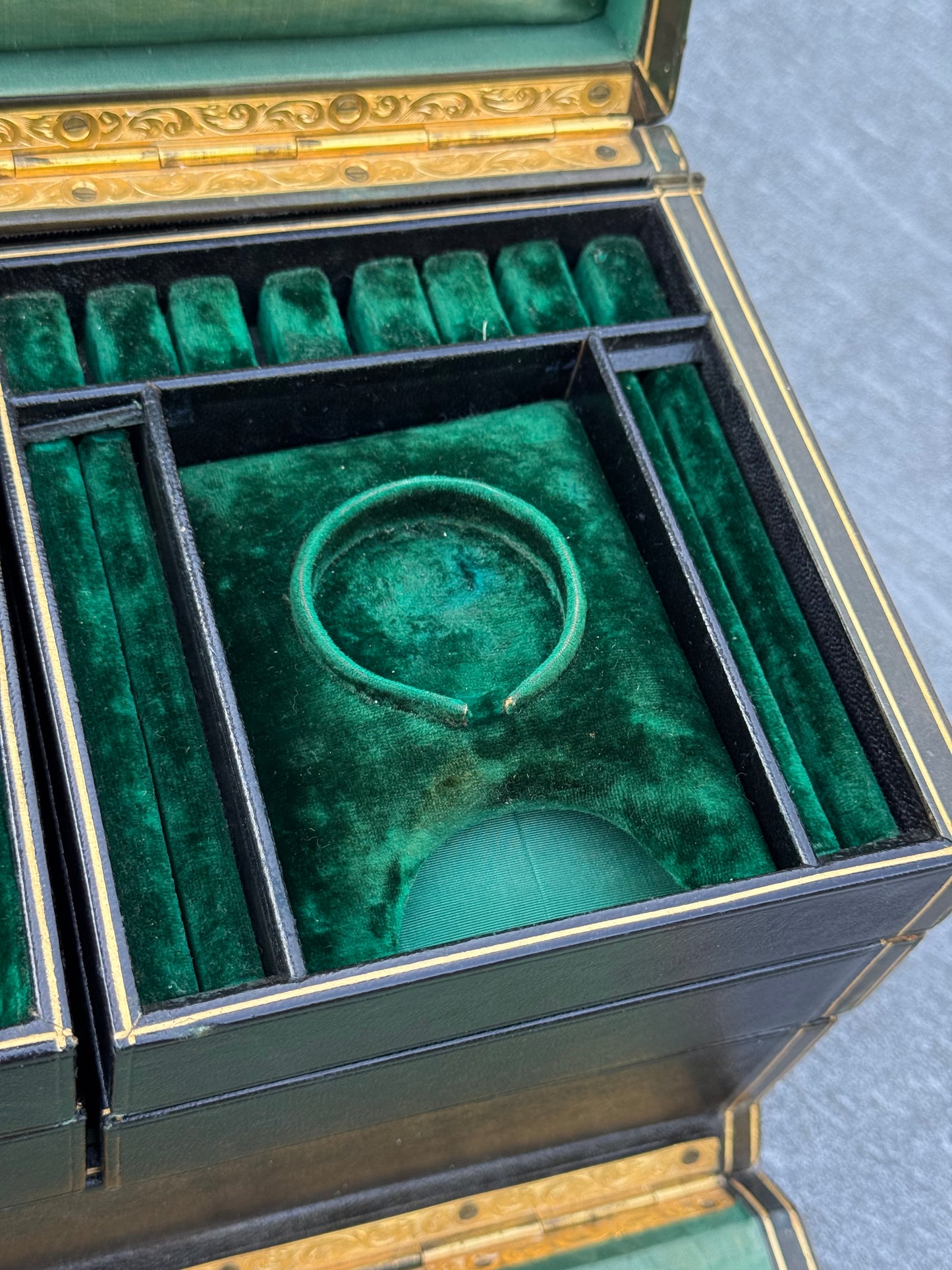 Large Victorian Green Velvet Travelling Jewellery Box