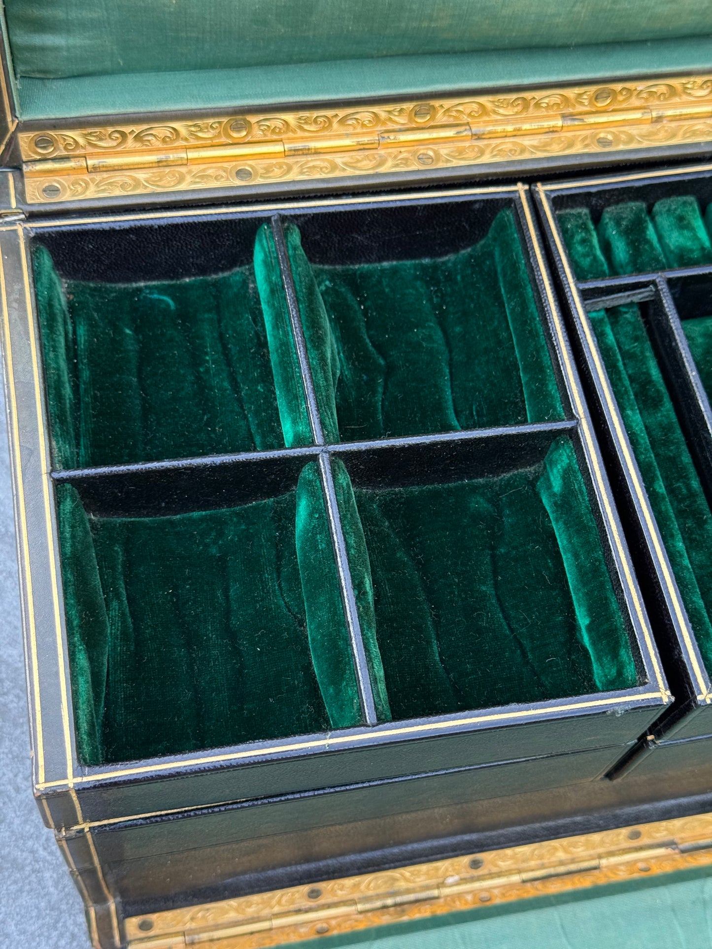 Large Victorian Green Velvet Travelling Jewellery Box