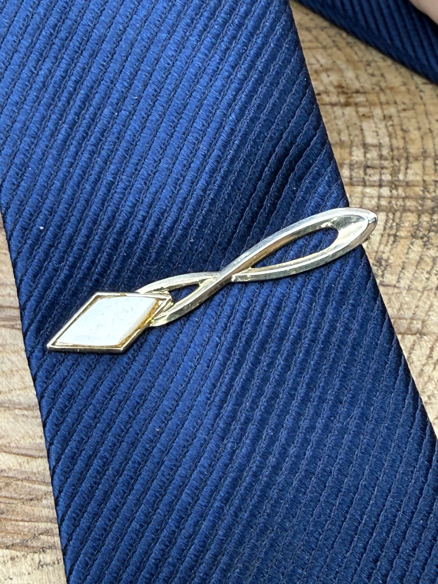 Vintage 'Nippy Clip' Infinity Loop Tie Clip