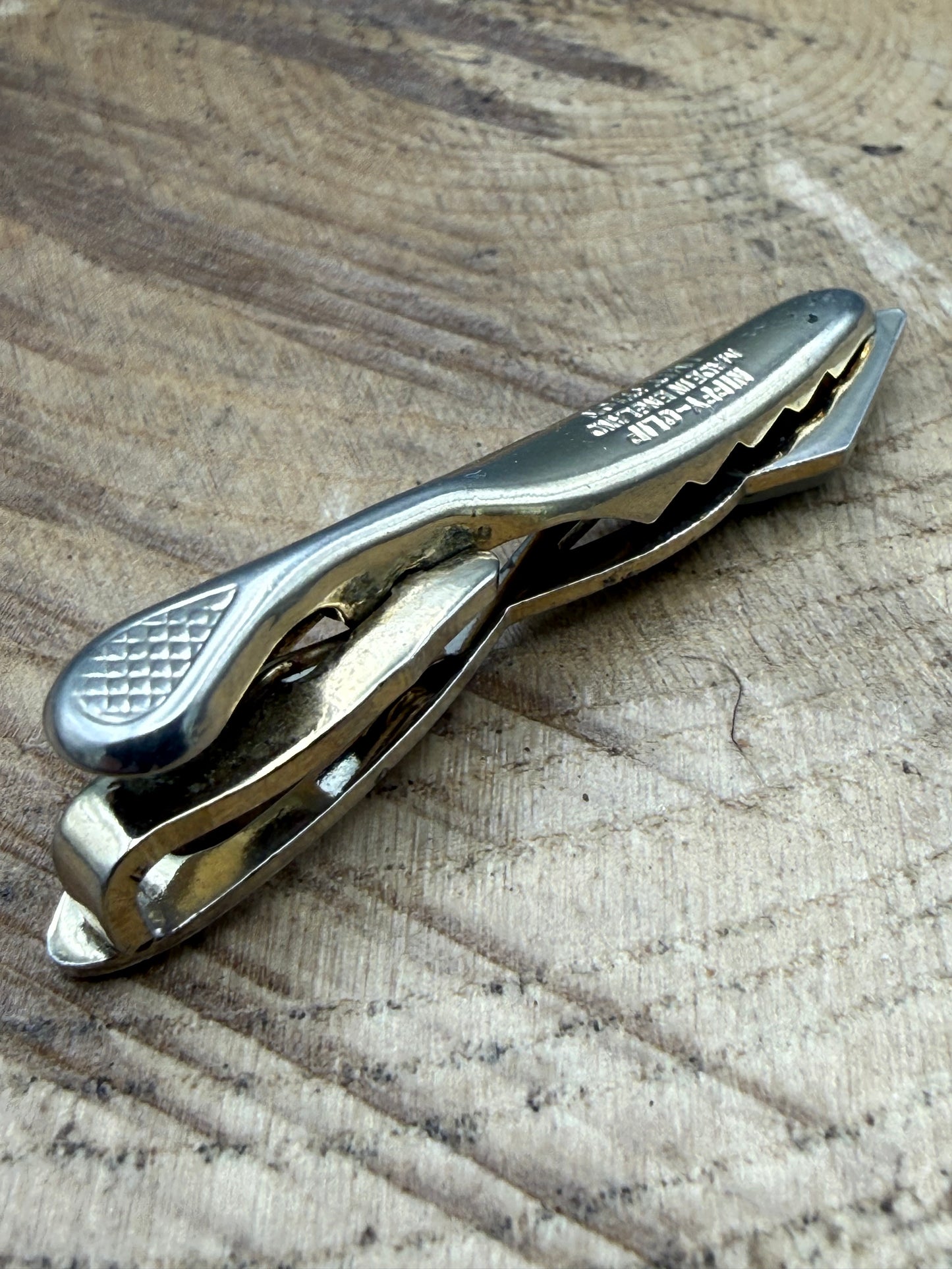 Vintage 'Nippy Clip' Infinity Loop Tie Clip
