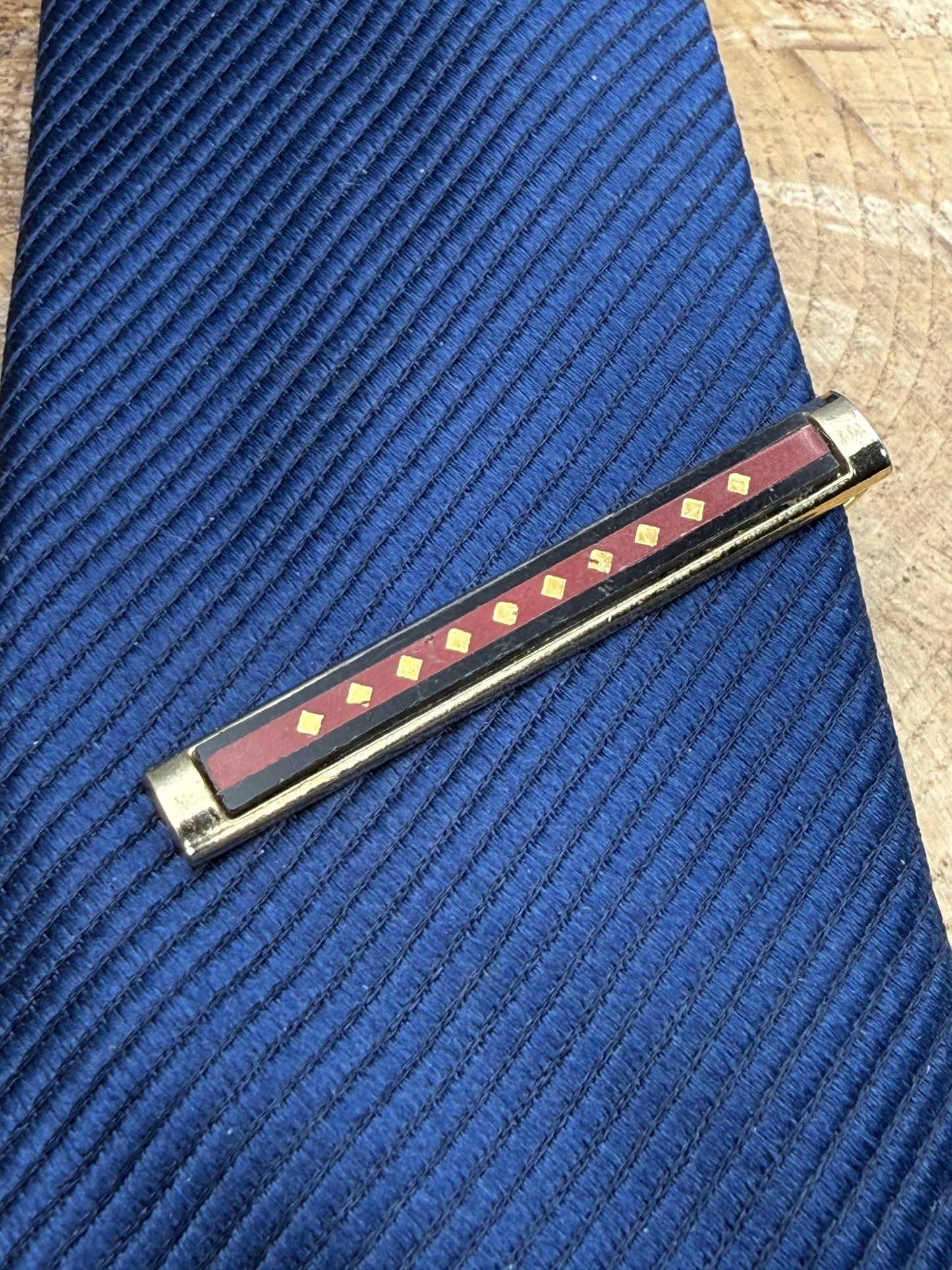 Vintage Stratton Gold Tone Tie Clip, Red & Black Pattern