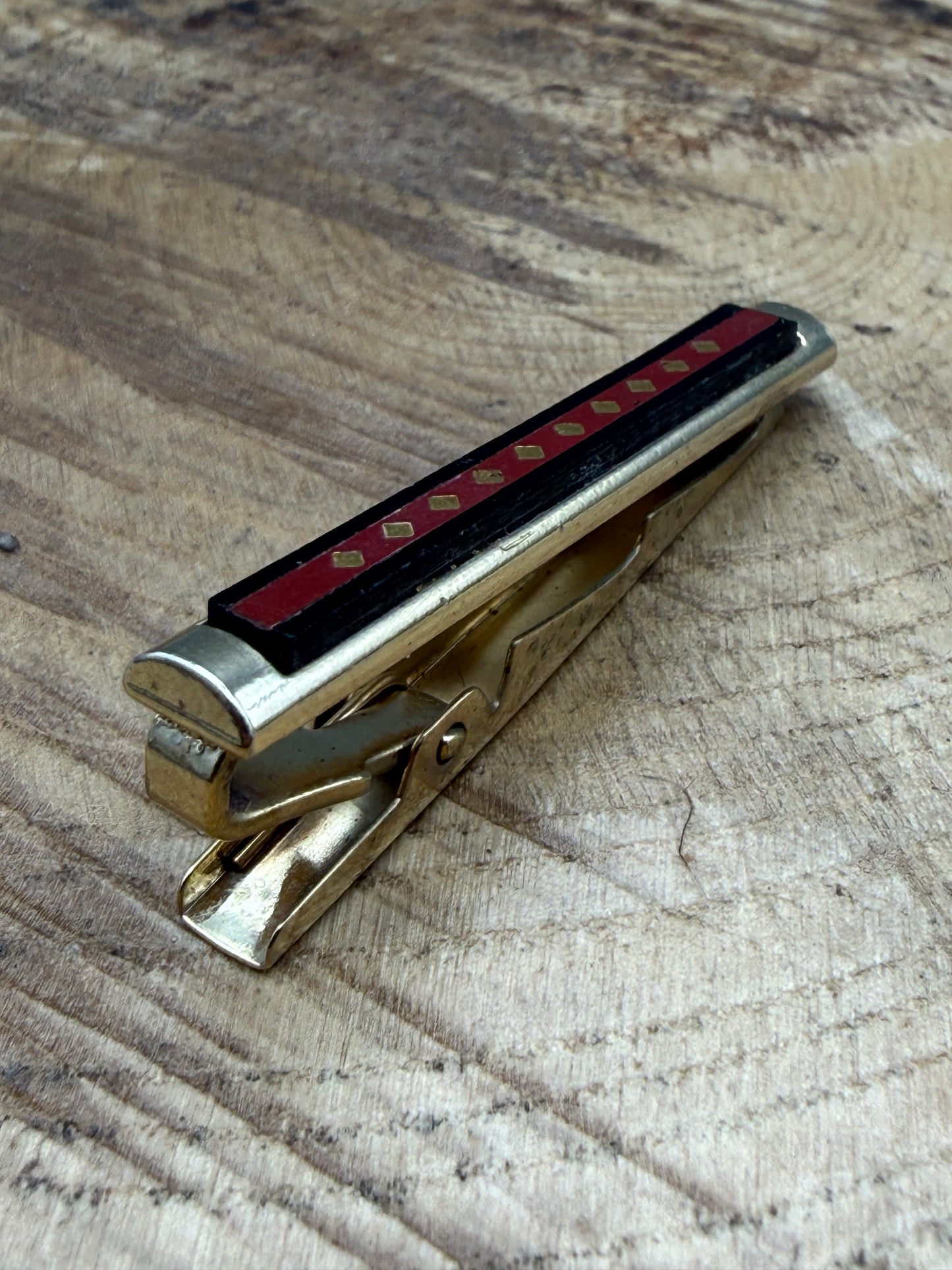 Vintage Stratton Gold Tone Tie Clip, Red & Black Pattern
