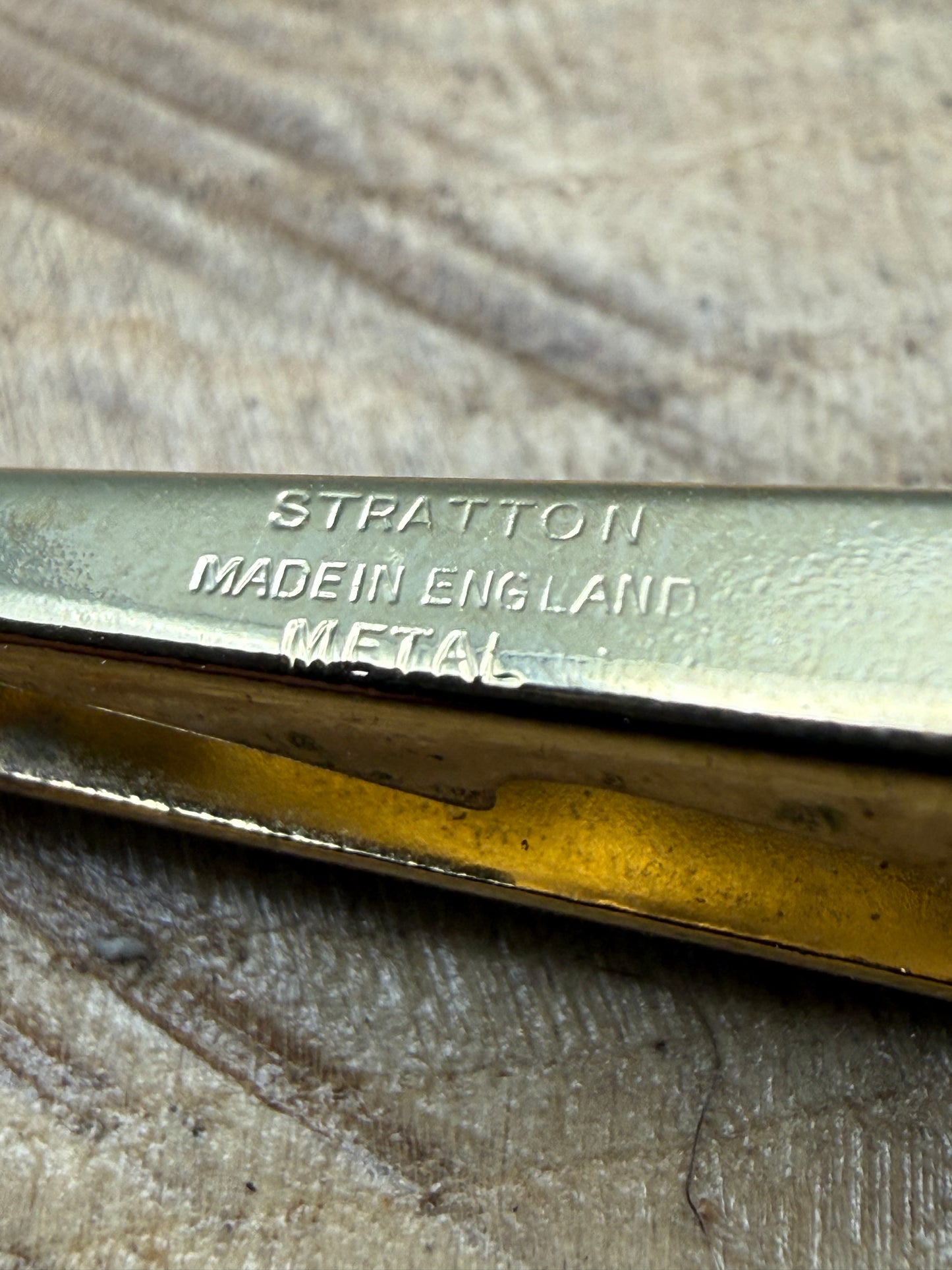 Vintage Stratton Gold Tone Tie Clip, Red & Black Pattern