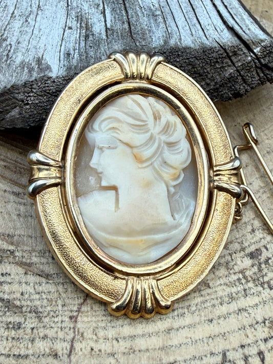 Vintage Carved Shell Cameo Brooch