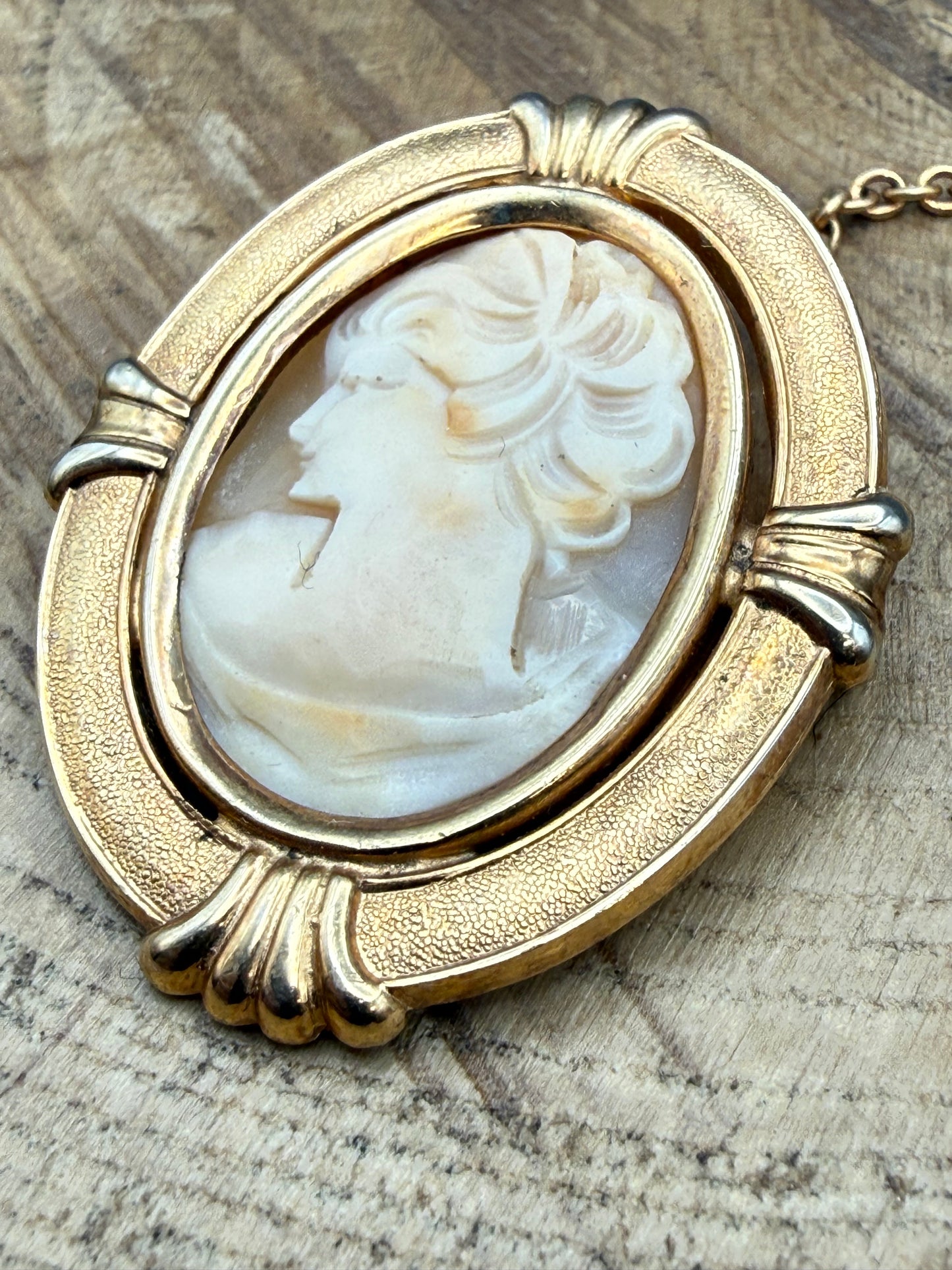 Vintage Carved Shell Cameo Brooch