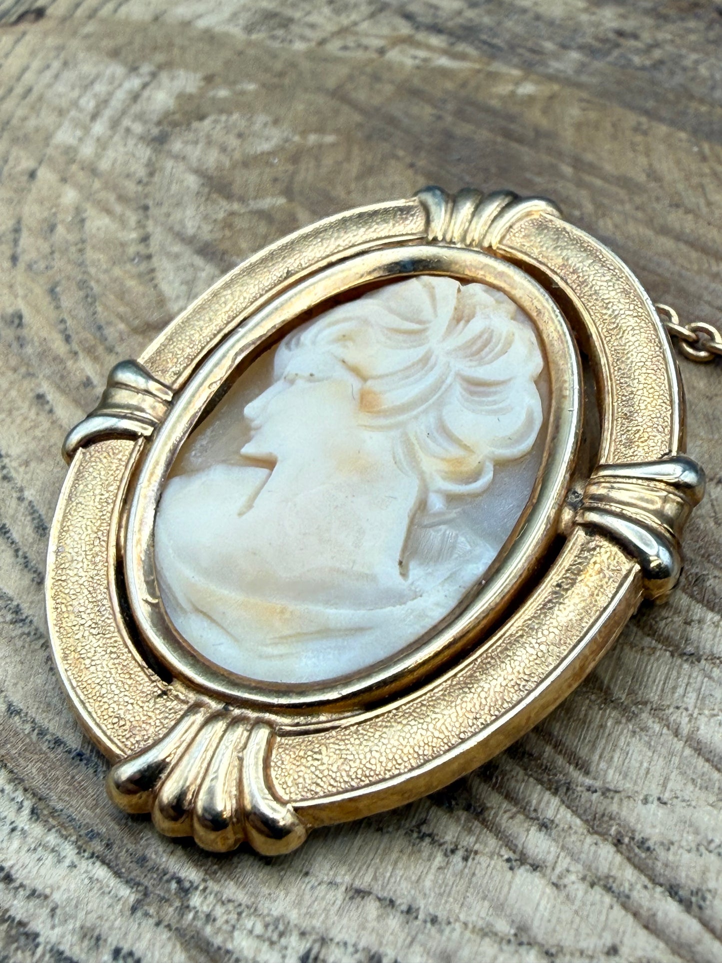 Vintage Carved Shell Cameo Brooch