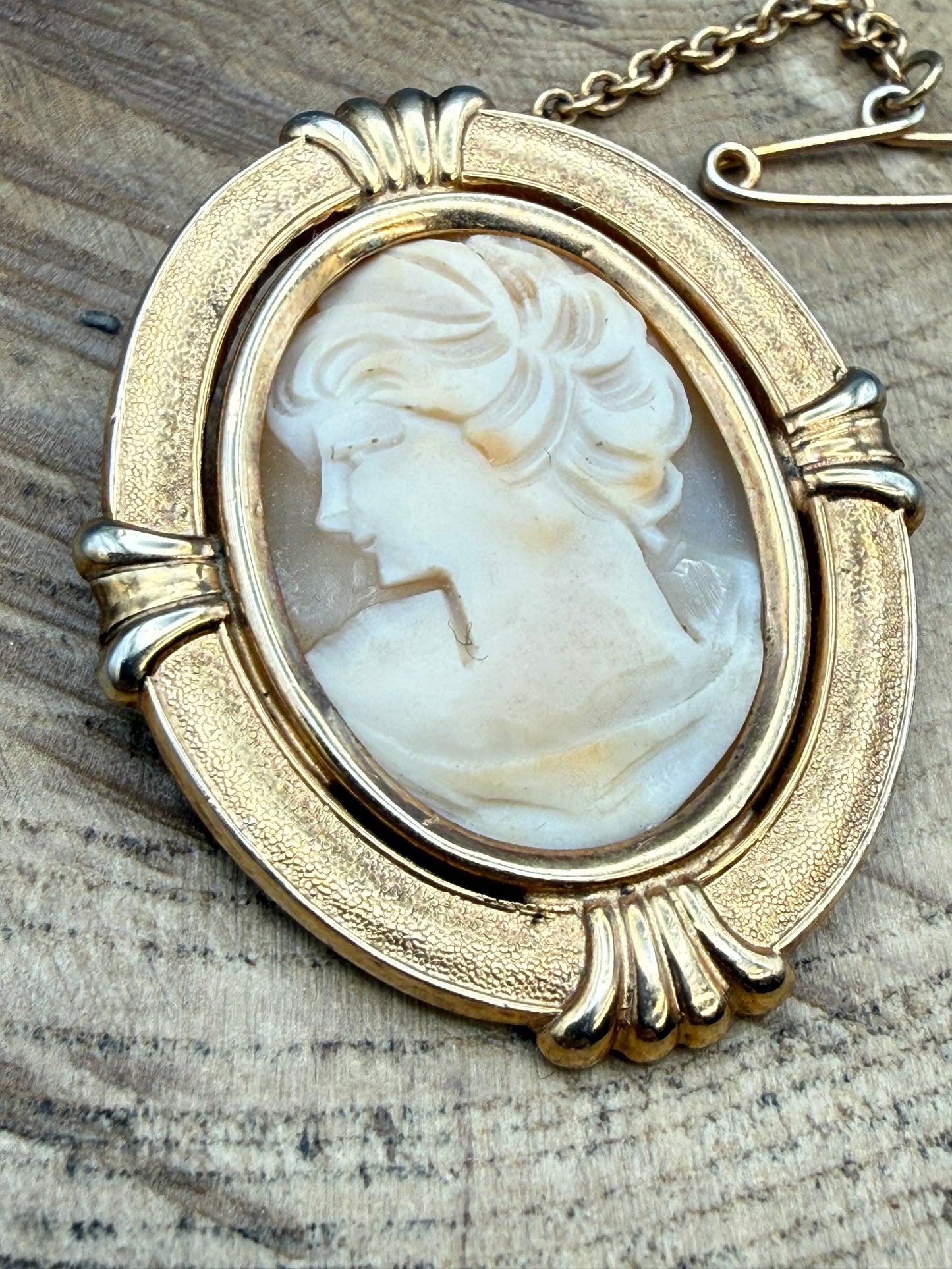 Vintage Carved Shell Cameo Brooch