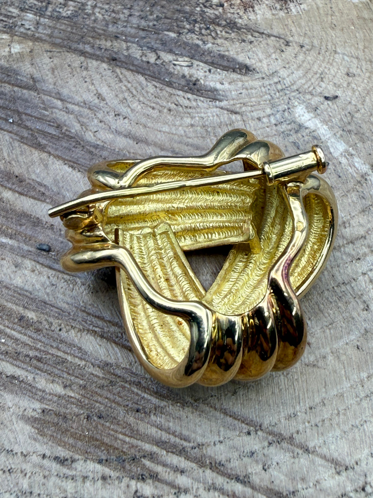 Vintage Gold Tone Ribbed Knot Brooch