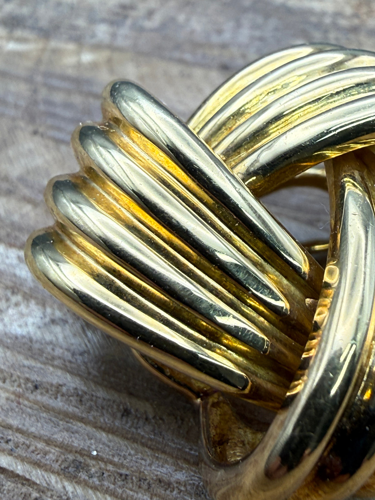 Vintage Gold Tone Ribbed Knot Brooch