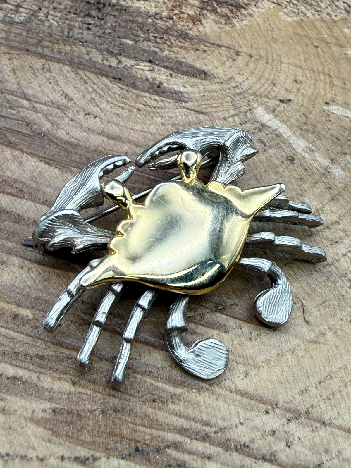 Charming Two-Tone Crab Brooch