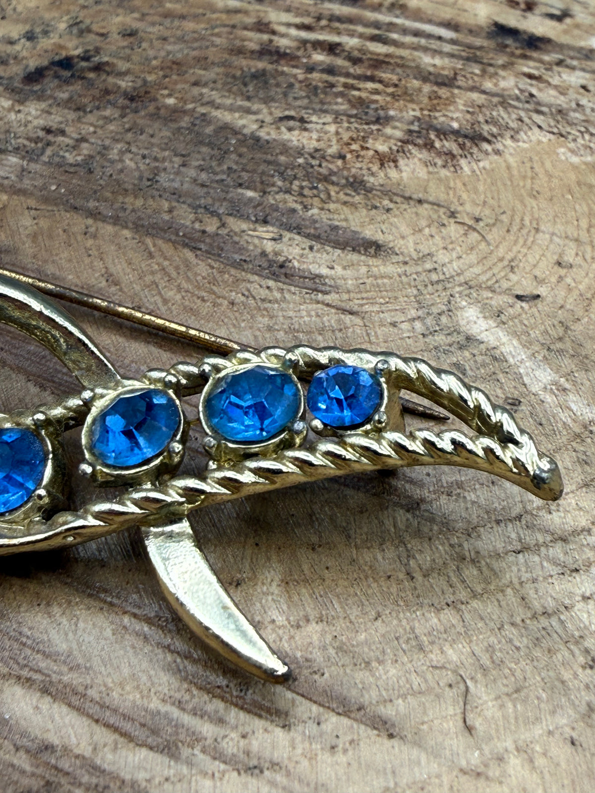 Vintage Ribbon Twist Brooch with Graduated Blue Rhinestones