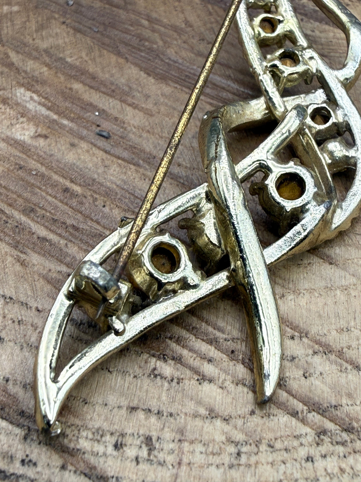Vintage Ribbon Twist Brooch with Graduated Blue Rhinestones