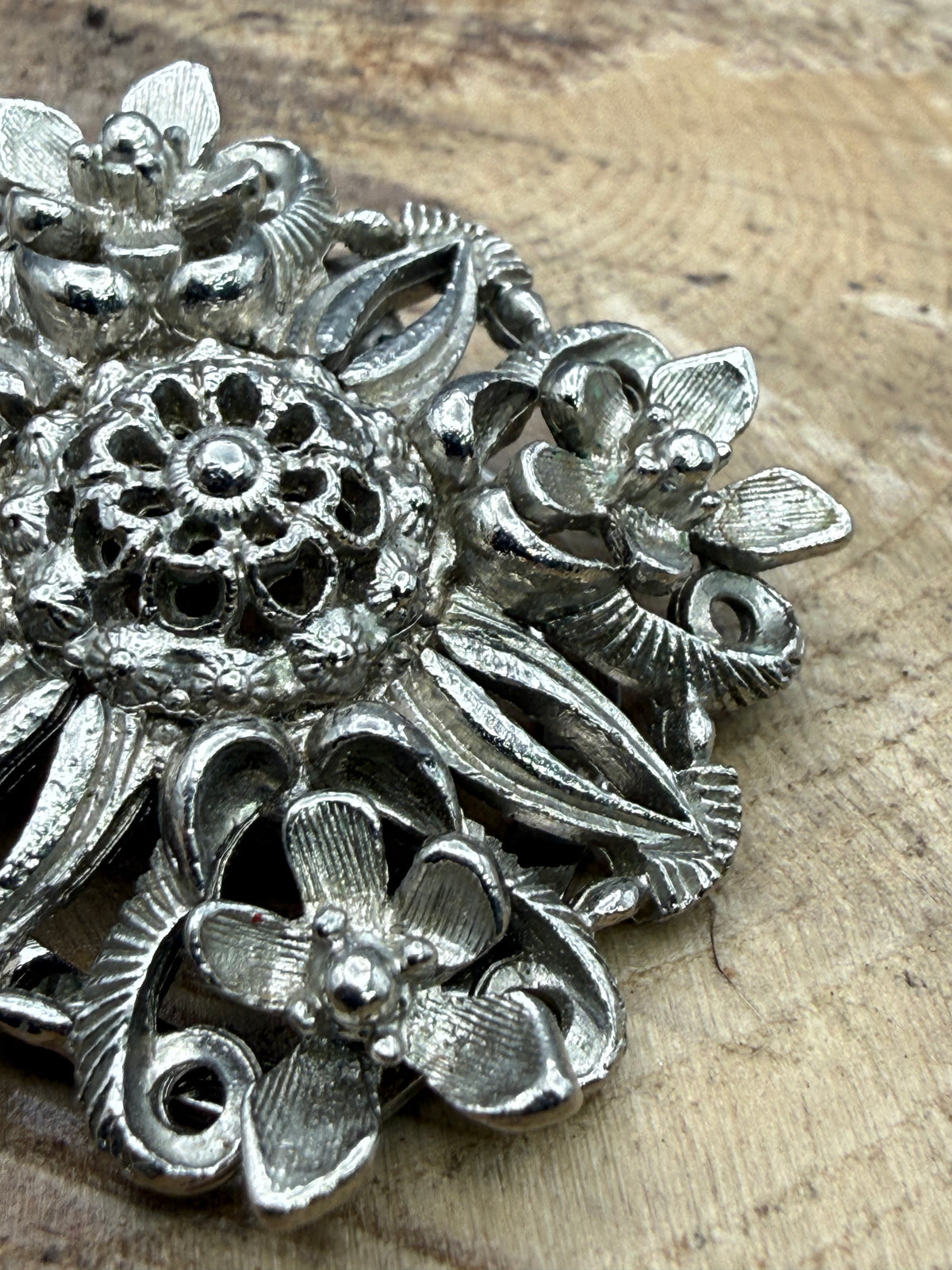 Vintage Symmetrical Floral Scarf Clip