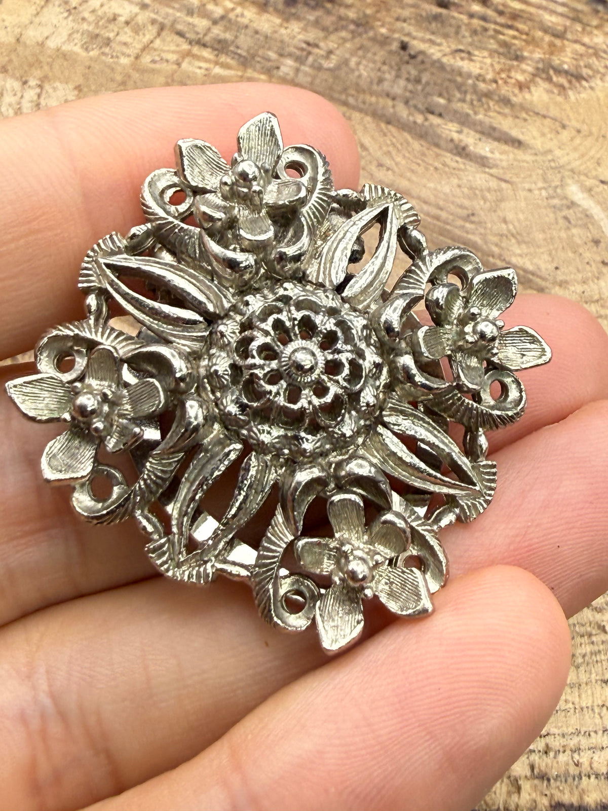 Vintage Symmetrical Floral Scarf Clip