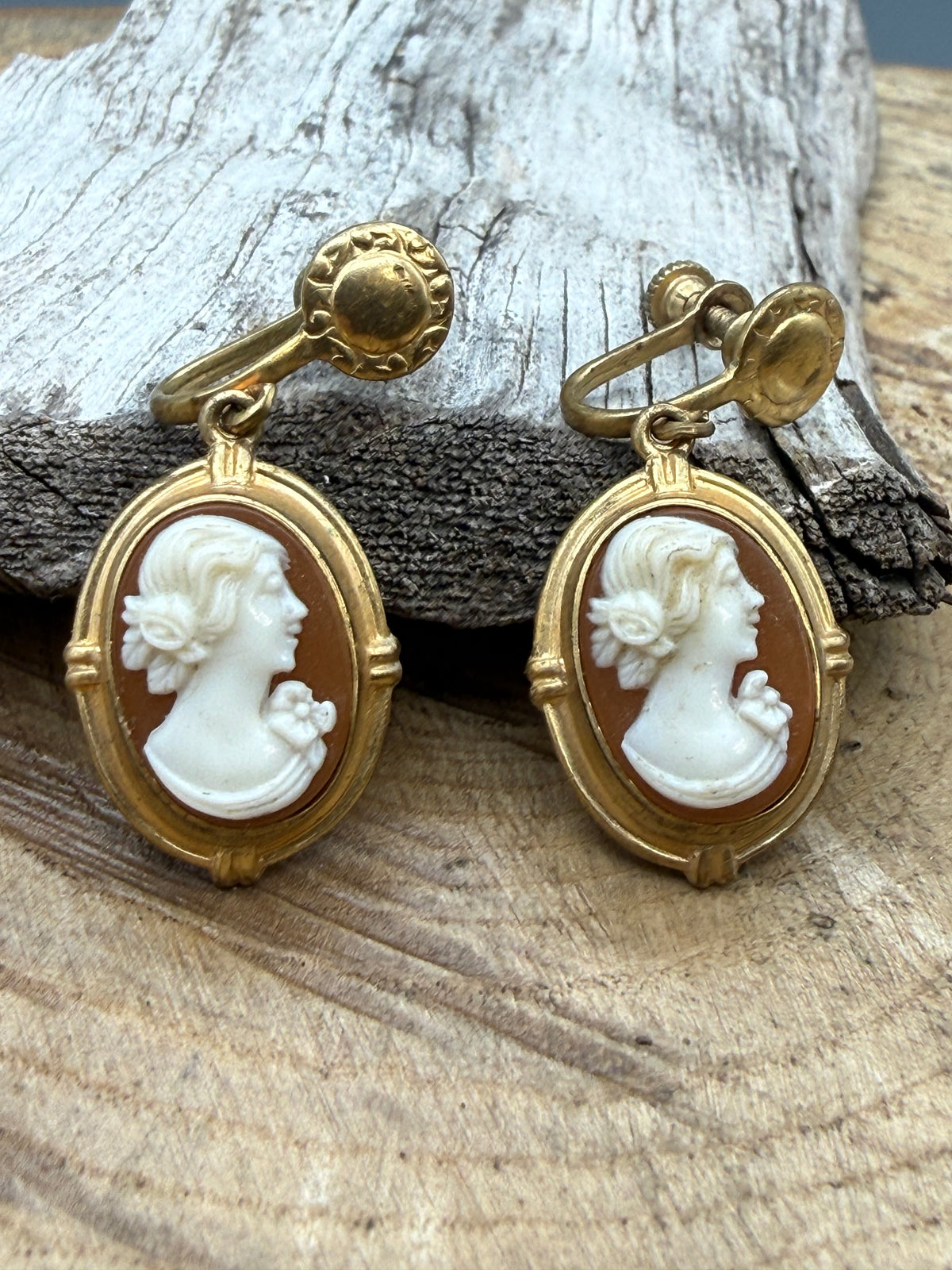 Vintage Carved Shell Cameo Screwback Earrings