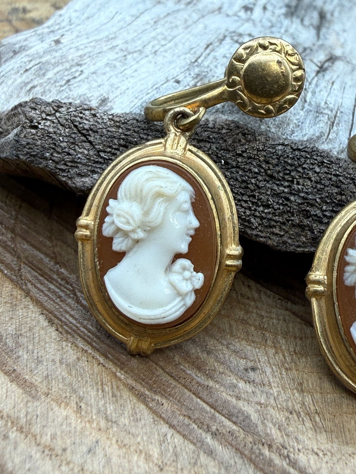 Vintage Carved Shell Cameo Screwback Earrings