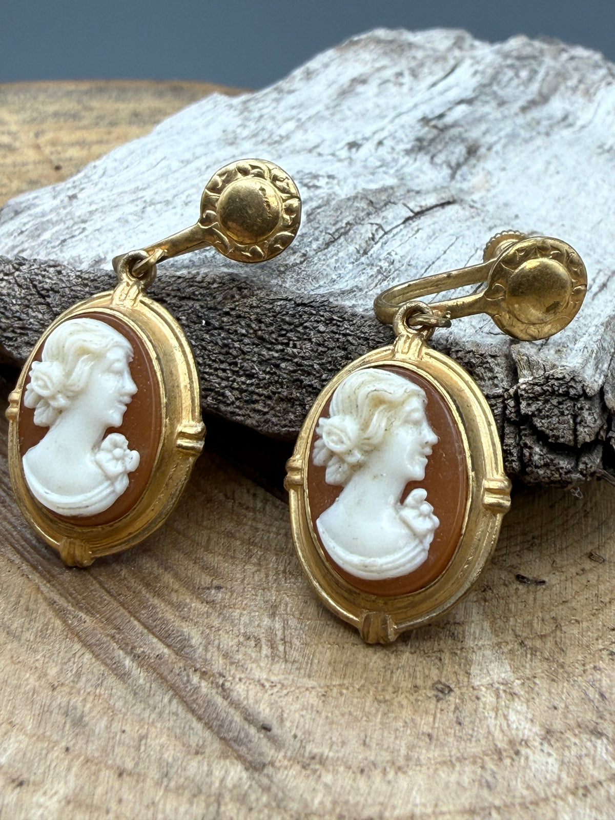 Vintage Carved Shell Cameo Screwback Earrings