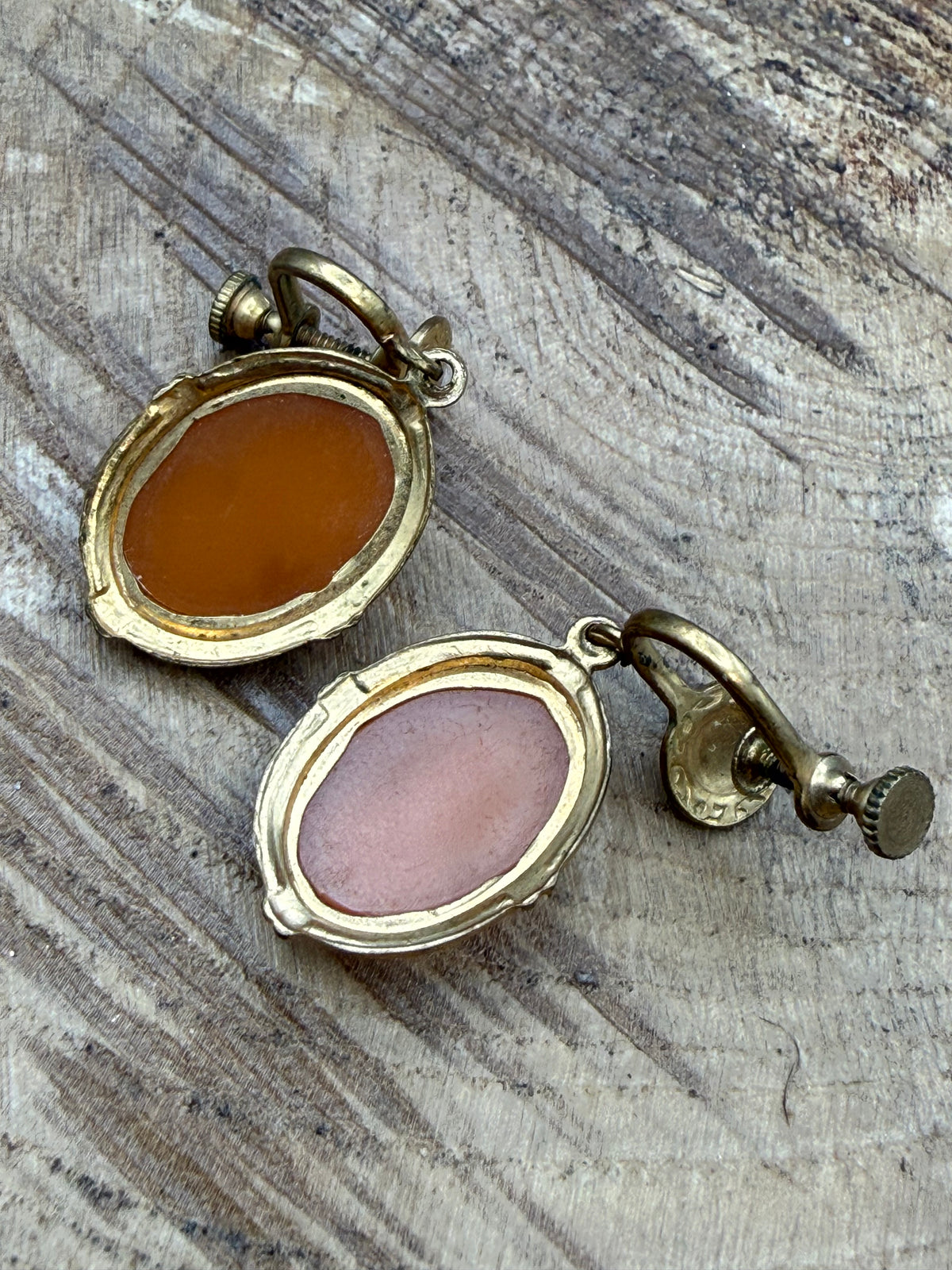 Vintage Carved Shell Cameo Screwback Earrings