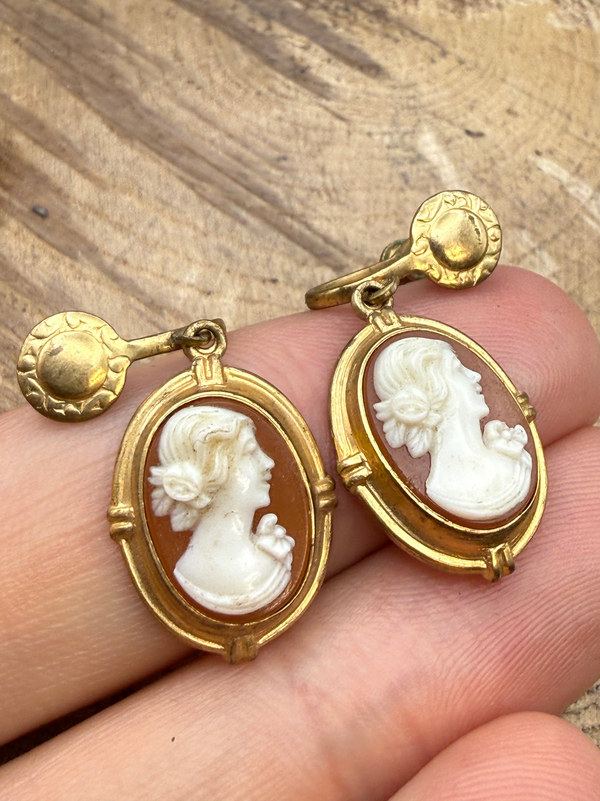 Vintage Carved Shell Cameo Screwback Earrings